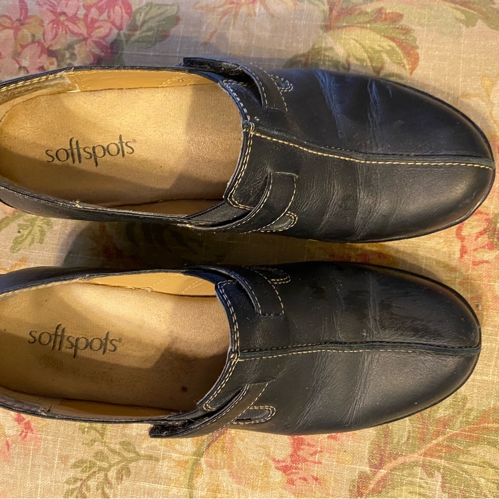 Soft spot black leather shoes